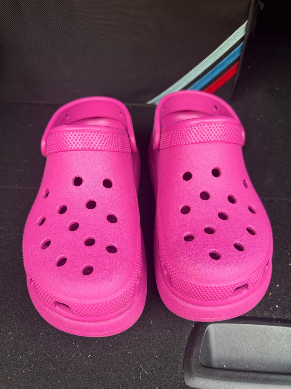 Wms 9 Bright Pink platform Crocs